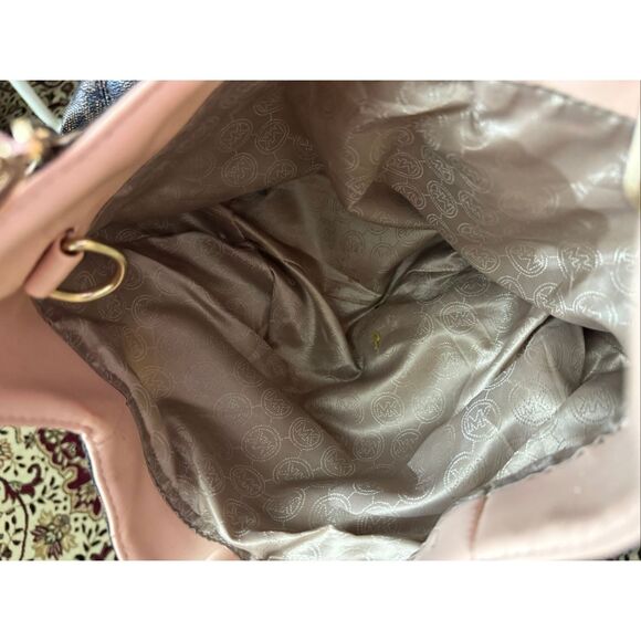 Michael Kors Signature Tote Bag - Picture 9 of 10